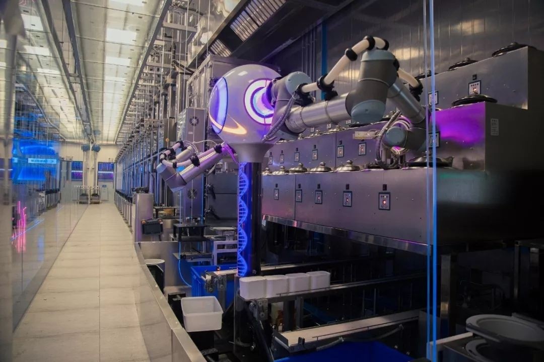 У Китаї відкрився перший повністю роботизований ресторан