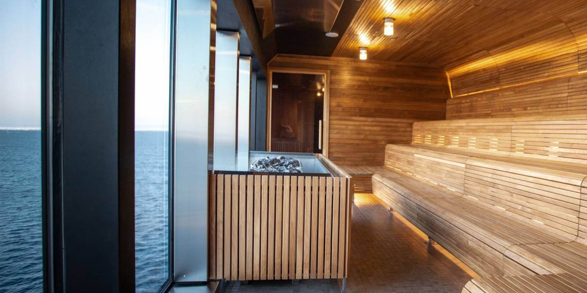 Hurtigruten - арктичний люксовий круїзний лайнер Hurtigruten - арктичний люксовий круїзний лайнер