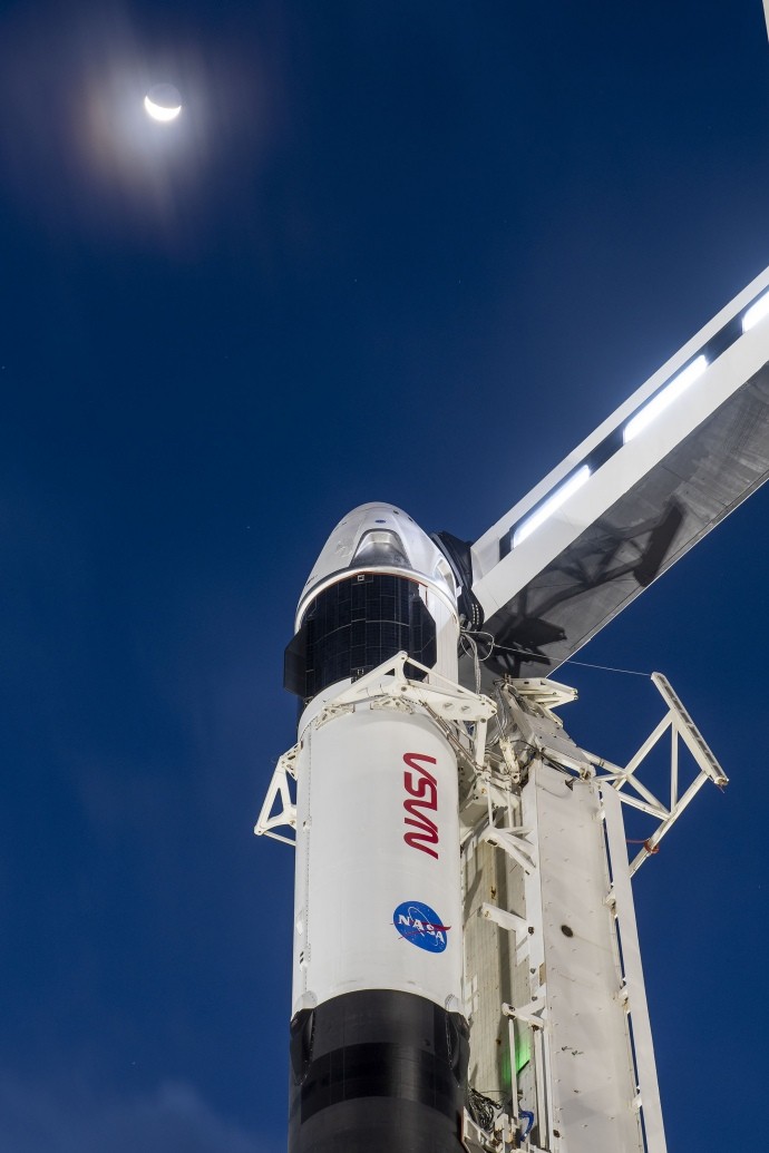 Перший експлуатаційний політ SpaceX Crew Dragon відбудеться 14 листопада. Ракета вже на космодромі Перший експлуатаційний політ SpaceX Crew Dragon відбудеться 14 листопада. Ракета вже на космодромі