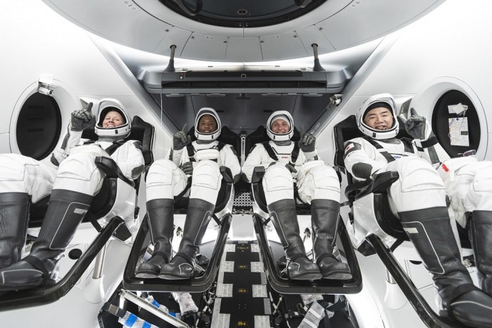 Перший експлуатаційний політ SpaceX Crew Dragon відбудеться 14 листопада. Ракета вже на космодромі Перший експлуатаційний політ SpaceX Crew Dragon відбудеться 14 листопада. Ракета вже на космодромі