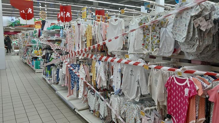 Супермаркети таки закрили відділи з непродовольчими товарами (фото)