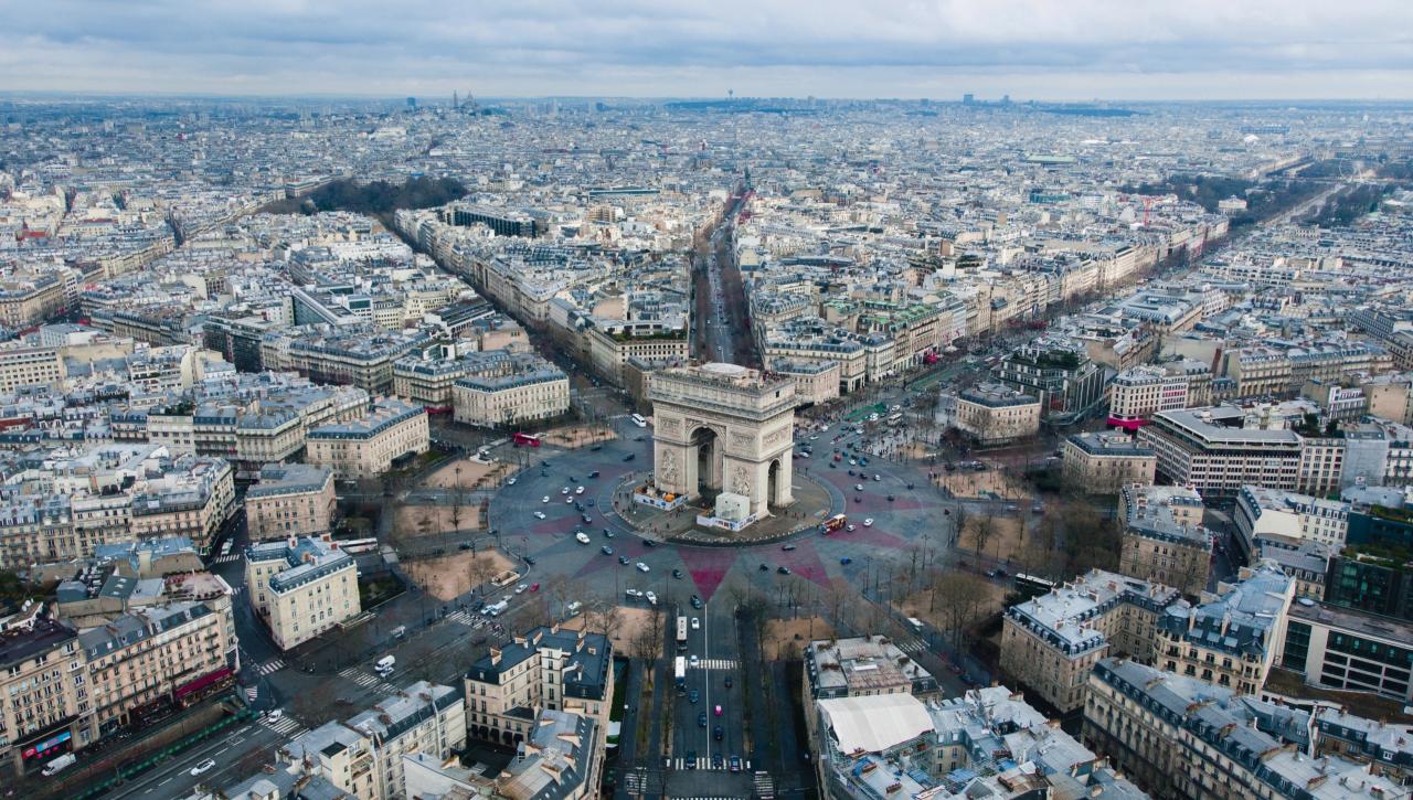 France introduces electric car rental — for €100 per month