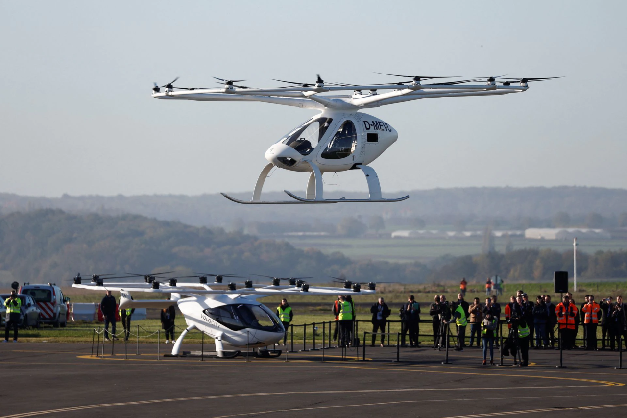 Аеротаксі Volocopter здійснило перший політ з пасажиром Аеротаксі Volocopter здійснило перший політ з пасажиром