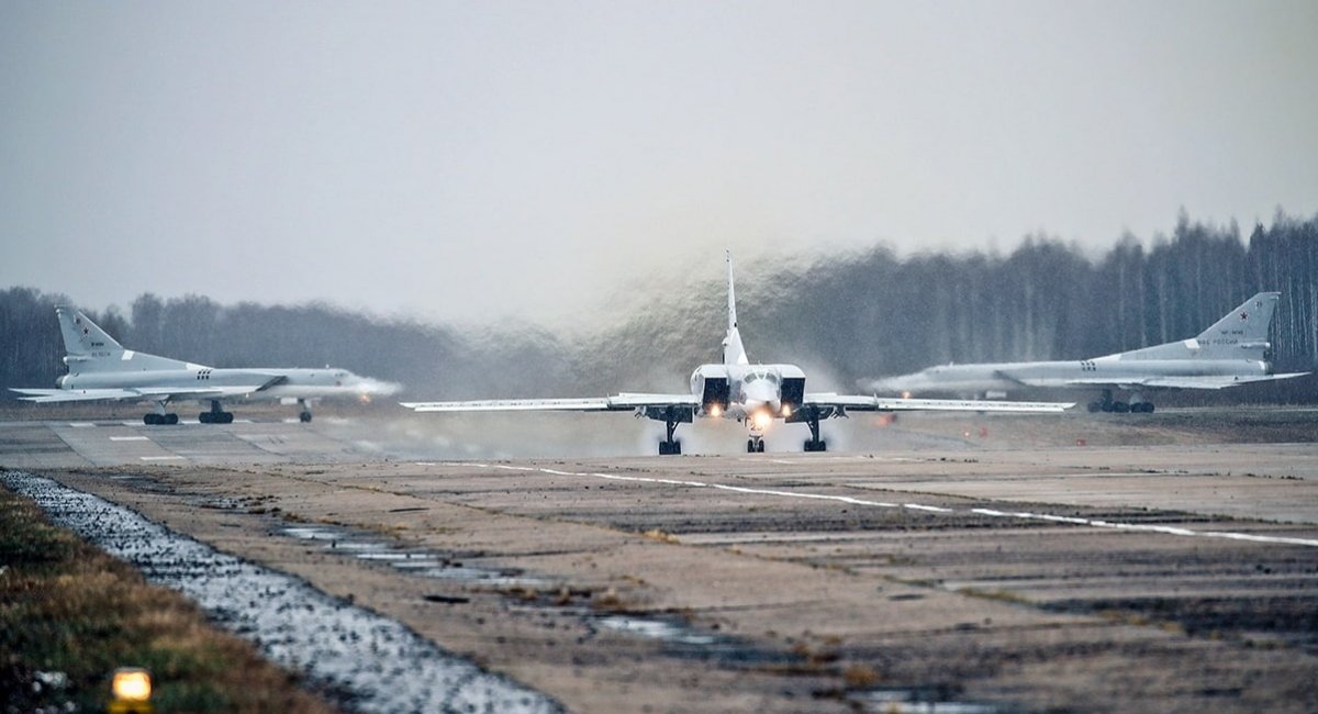 Russian Tu-22M3 bombers at the Shaykovka airfield, photo from open sources