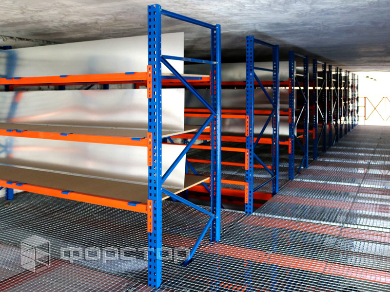 Стелажі для складів та їхні особливості